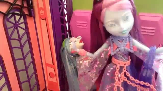 اینم یک ویدیو از عروسک کیومی هانترلی  مانسترهای
