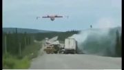 اطفای حریق توسط هواپیمای اب پاش دورنیر کانادا در جنگل