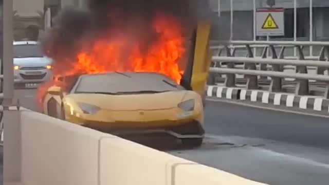 آتش گرفتن لامبورگینی آونتادور در دوبی
