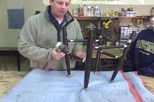 رفع لقی صندلی چوبی