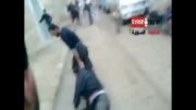 کتک زدن شهروند سوری توسط تروریست ها برای ترساندن مردم