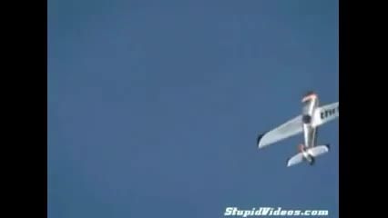 فرود هواپیما(به نظر واقعی)با یک بال