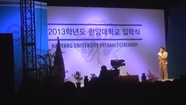 جانگ ایل وو در مراسم جشن دانشگاه هان یانگ