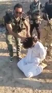 اعدام تک تیرانداز داعشی تروریست توسط سربازان عراقی