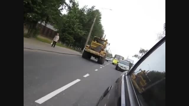 تردد تراکتور روسی در خیابان