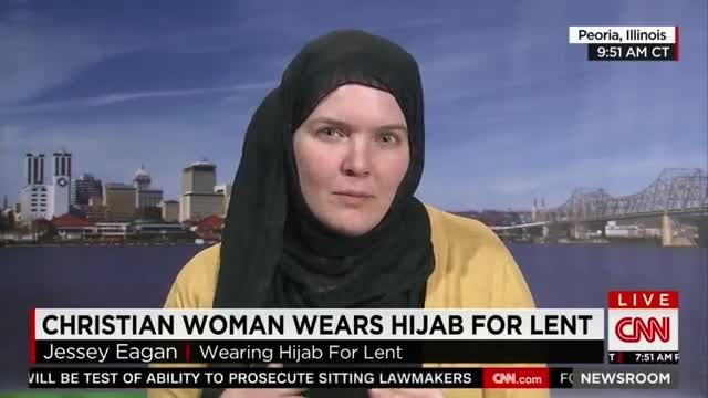 بانوی مسیحی با حجاب اسلامی