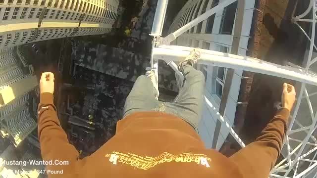 من و دوستم بالای پل روی برج:))کار وحشتناک