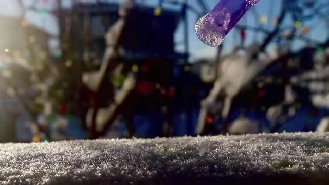 صحنه زیبای یخ زدن حباب