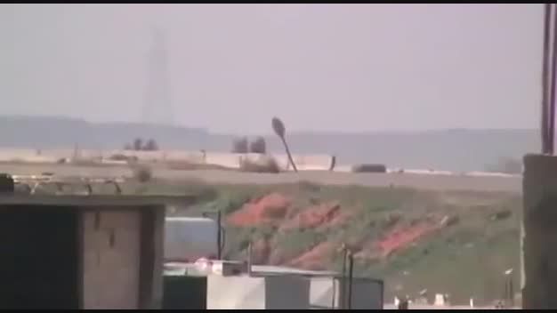 انهدام تانک ارتش سوریه بوسیله بمب کنار جاده ای {IED}
