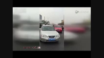 فرار راننده از دست پلیس در ترافیک سنگین