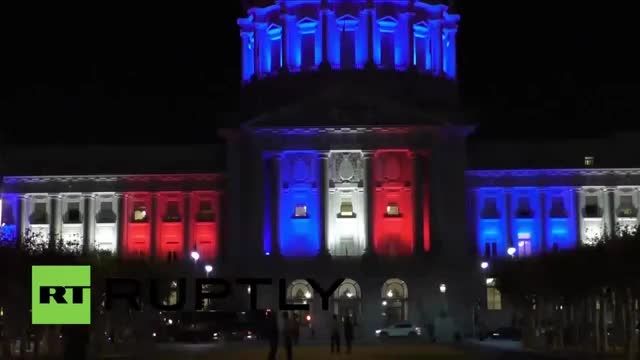 نورپردازی پارلمان آمریکا با رنگهای پرچم فرانسه