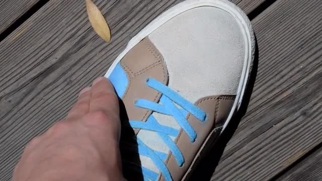 کفشی که رنگ عوض میکند