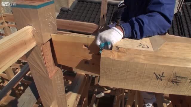 ساختمان تمام چوبی ژاپنی که بدون میخ و پیچ ساخته میشود