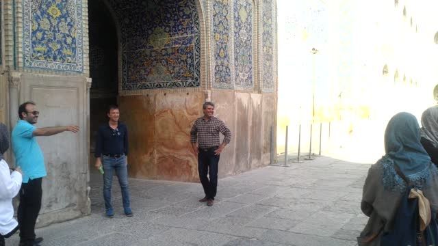 سرگرمی توریست های ایتالیایی در اصفهان