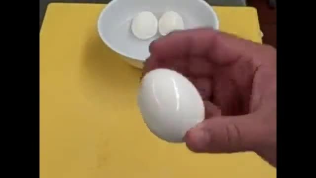 جالبترین وسریعترین روش پوست گیری تخم مرغ