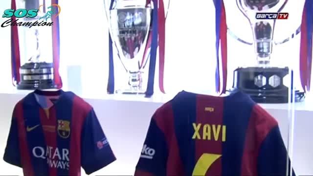 جام های سه گانه به همراه پیراهن ژاوی در موزه بارسلونا
