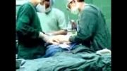 آواز خواندن جراح حین عمل جراحی!!!