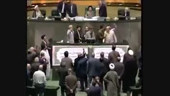 ویدیوی کوتاه از درگیری نمایندگان با علی مطهری در مجلس