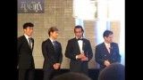 علی کریمی روی سن برای دریافت یکی از جوایز بهترین بازیکنان آسیا