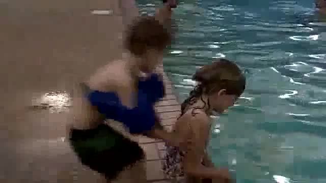 شنا کردن باحال دختر