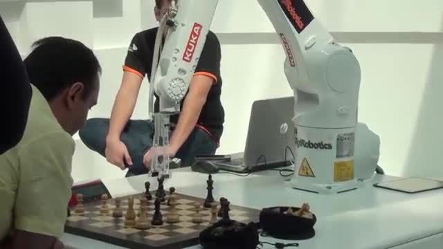 رقابت سخت با ربات شطرنج باز