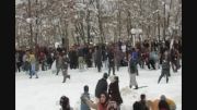 ویدئو/ حمله با گلوله های برفی، شادی یک روز سرد زمستانی