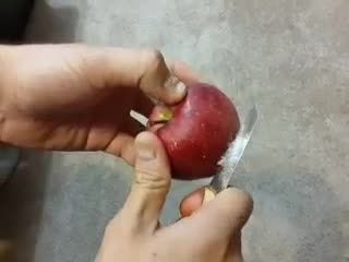 پوست سیب را حتما بگیرید؟؟؟