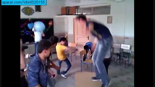 کلاس درس دانش آموزان ایرانی در نبودن معلم