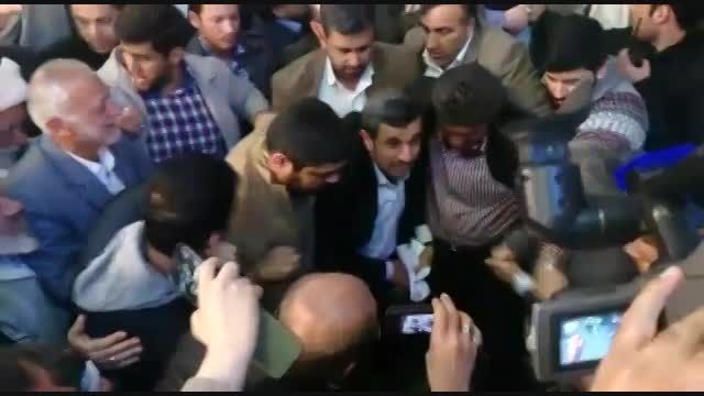 استقبال شور انگیر مردم از دکتر احمدی نژاد- شهر ری 1393