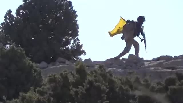 اهتزاز پرچم حزب الله در ارتفاعات تل موسی