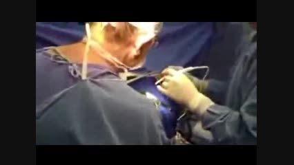 گیتار زدن بیمار هنگام جراحی مغز !!!
