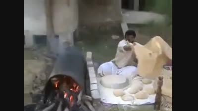 پخت نان بزرگ پاکستان