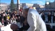 جشن تولد پاپ فرانچسکو در میدان سنت پیتر با کیک و تانگو