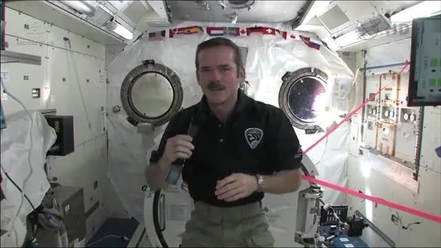 فضانوردان چگونه دست هایشان را در فضا می شویند ؟
