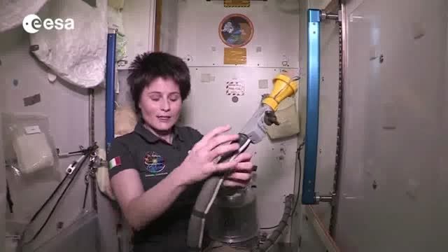 فضانوردان چگونه توالت می روند؟