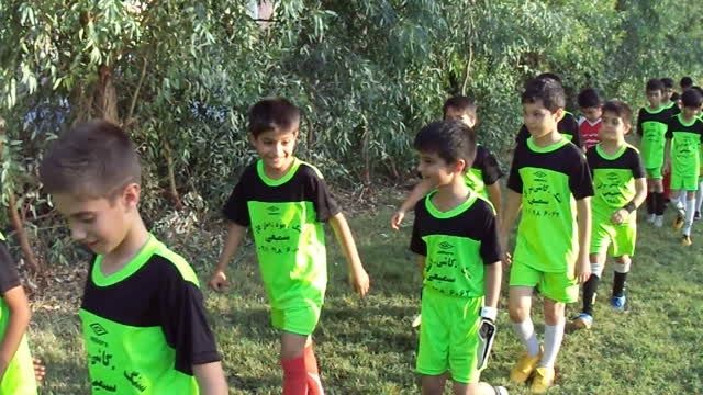 رژه مراسم افتتاحیه مدرسه فوتبال امید مینودشت94-2