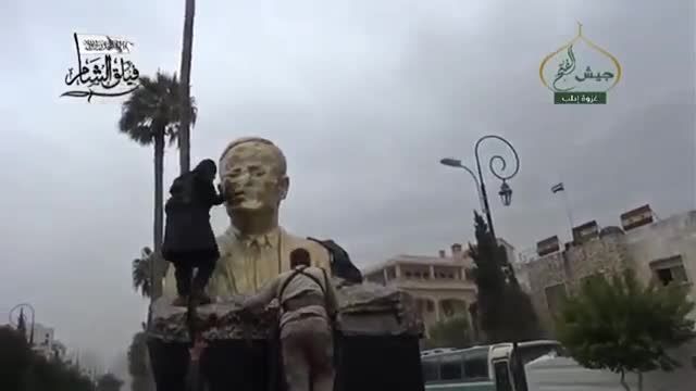 تخریب مجسمه حافظ اسد (شهر ادلب سوریه سقوط کرد)