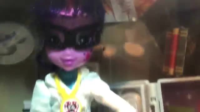 عروسک توایلایت با لباس آزمایشگاهی فرندشیپ گیمز