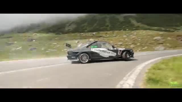 مسابقه دلهره آور دریفت با BMW در جاده های کوهستانی