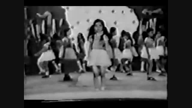 اجرای سرود در یکی از مدارس تهران دهه پنجاه
