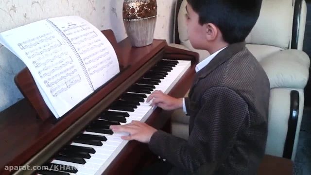 بهاردلنشین نوازندگی پیانو توسط امیرحسین احمدیان