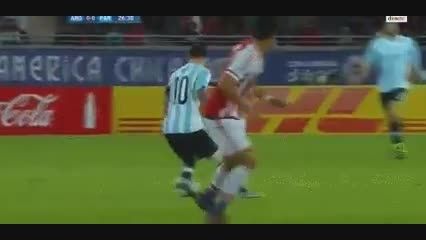 لایی مسی به بازیکن پاراگوئه