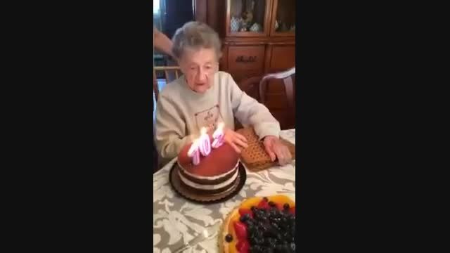 تولد خنده دار پیرزن 102 ساله .....