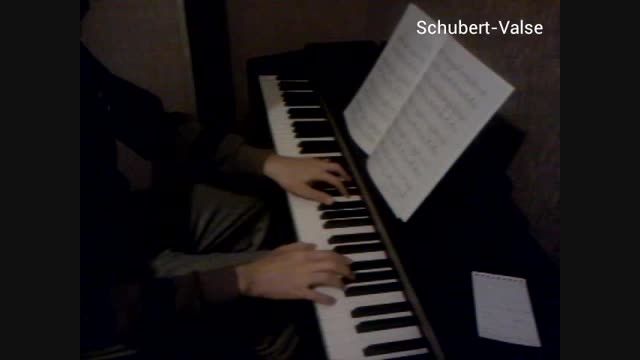 والس روی پیانو