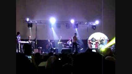 اجرای آهنگ چی شده بابک جهانبخش در کنسرت بوشهر