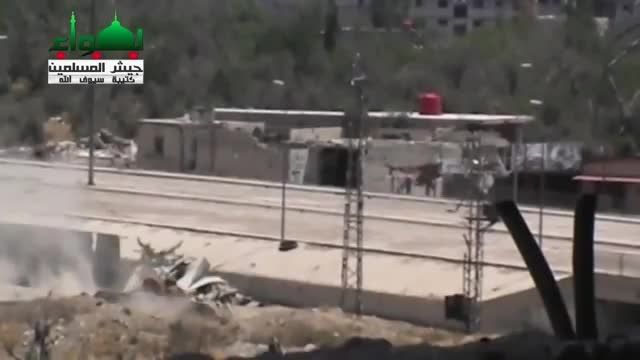 انهدام تانک ارتش سوریه توسط شورشیان با RPG7