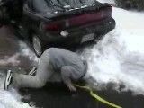 بیرون کشیدن ماشین از برف