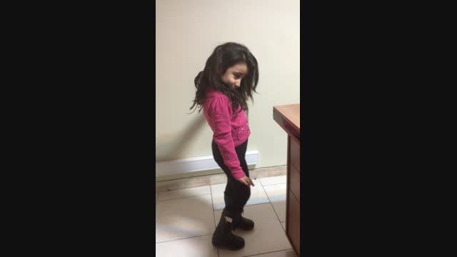 رقص دختر بچه با آهنگ مرتضی پاشایی