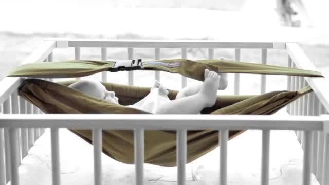 Instruction video hammock in the playpen