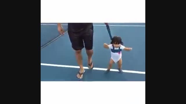 بازی کردن شادمهر با دخترش